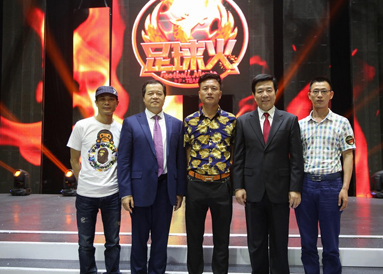 飛天鷹集團(tuán)董事長(zhǎng)吳耀軍與廣東衛(wèi)視總監(jiān)余得通共同出席廣東衛(wèi)視巜足球火》首播儀式！